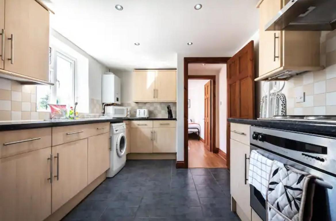 Metropolitan - 2 Bed, Private Parking Apartment, Great Commercial From Stay! Casa vacanze *